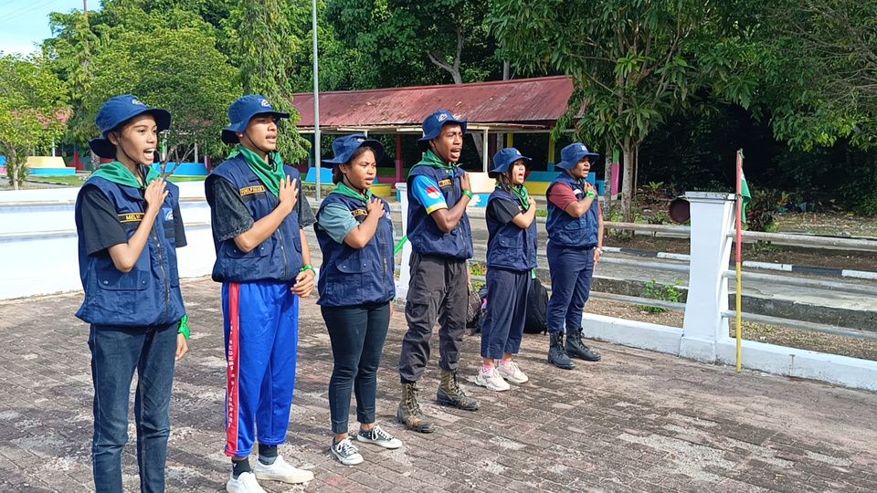Peserta bootcamp berbaris di lapangan